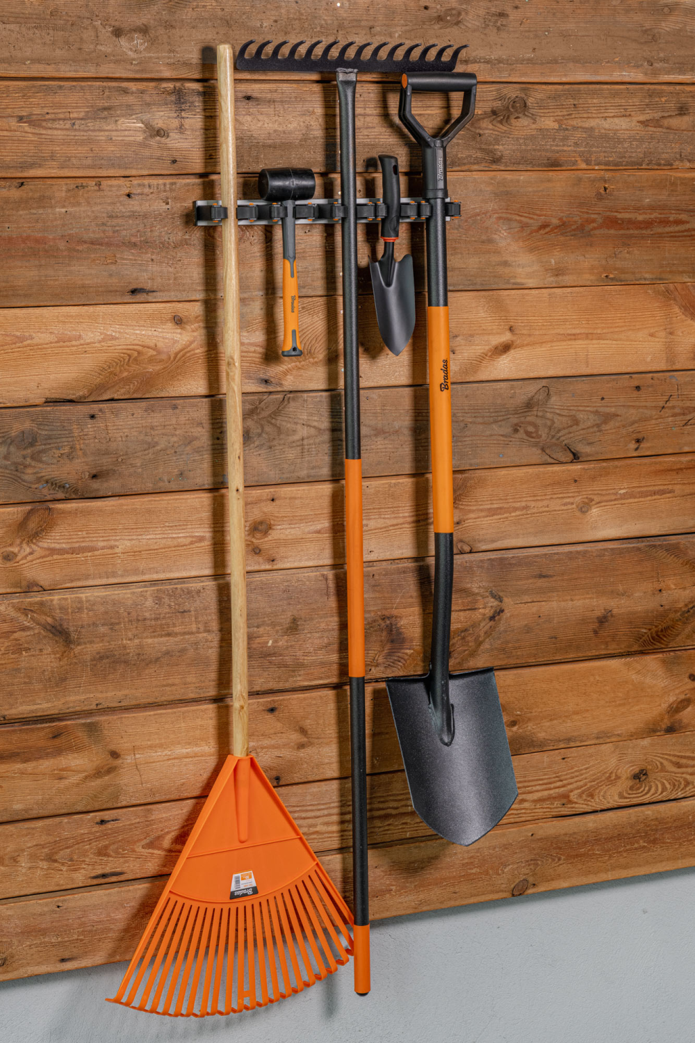 AP Supplies Wall Mount Tool Holder Rail - Gripper Design (5 Handles)