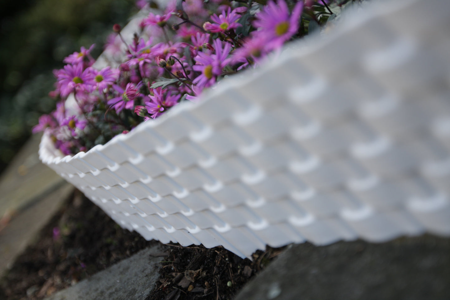 Lawn Edging, Plastic Palisade Rattan Effect, 2.4m, Gray for Home and Garden Use