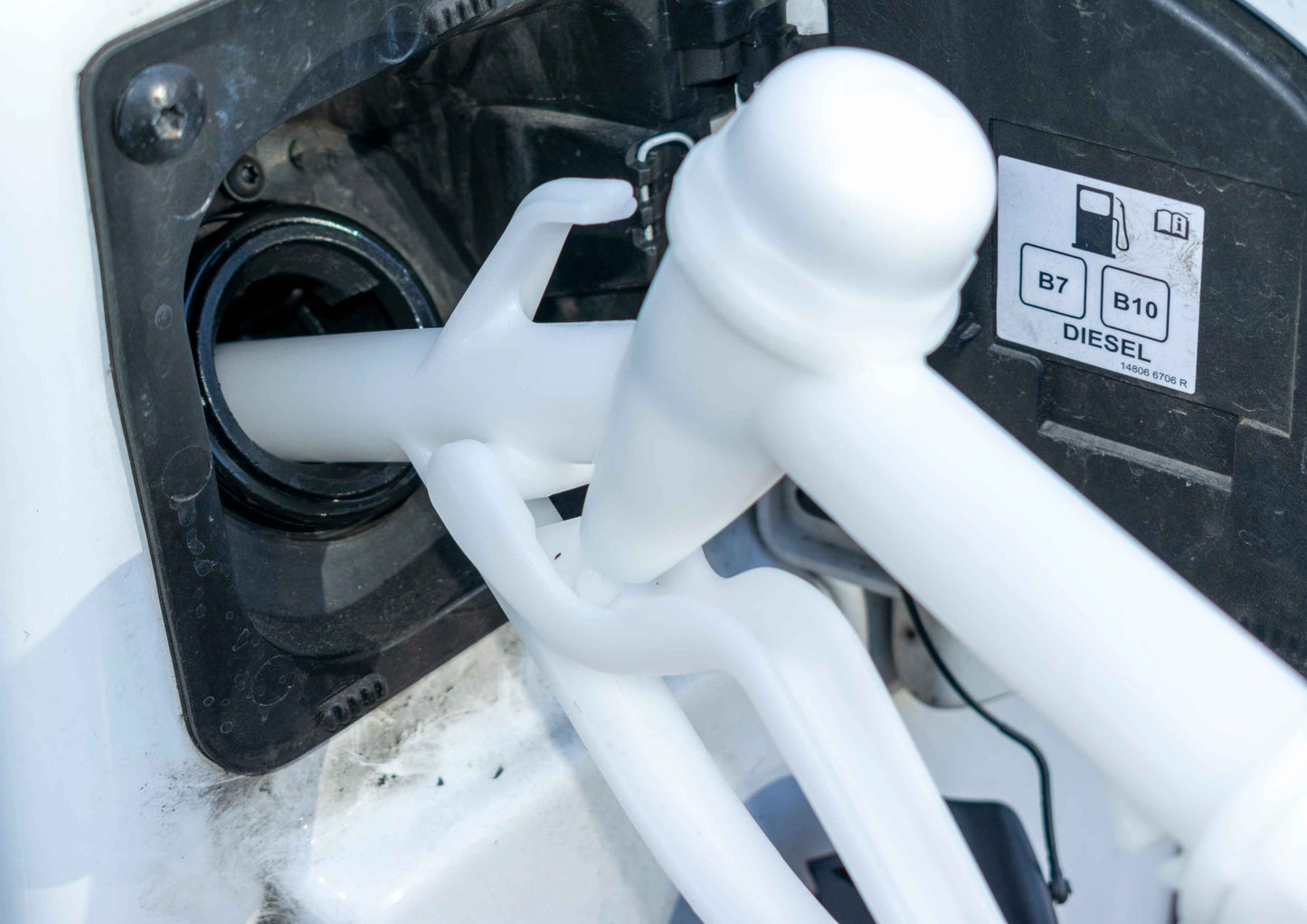 Fuel Gun White 1in Barb Inlet - 25mm Outlet Hose Pipe Fitting Water Flow Control