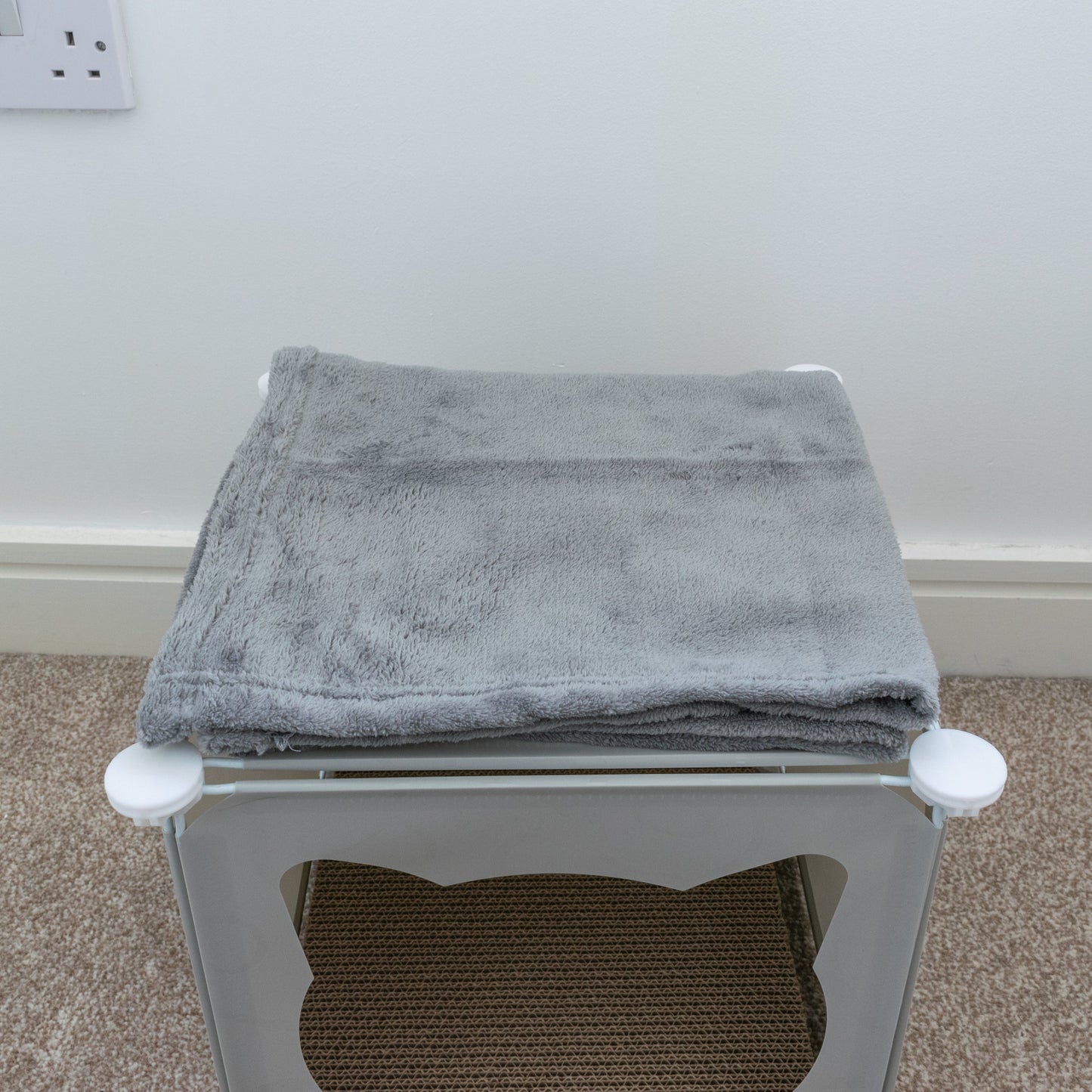 Kitty Cubby Cat Cube Play House MINI Weatherproof Cover Pet and Pond Supply