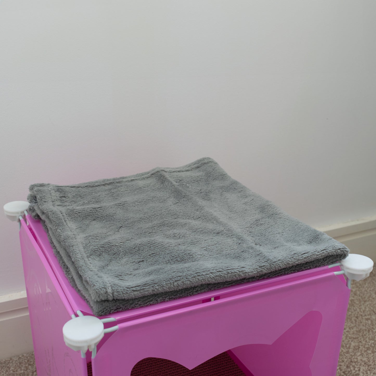 Kitty Cubby Cat Cube Play House MINI Weatherproof Cover Pet and Pond Supply