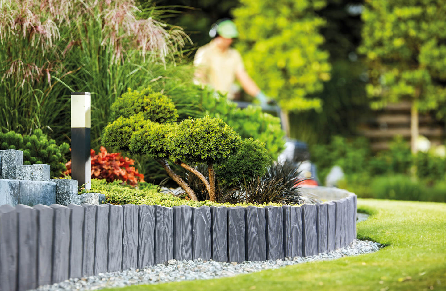 Lawn Edging, Plastic Palisade Wood Effect, 2.32m, Black for Home and Garden Use