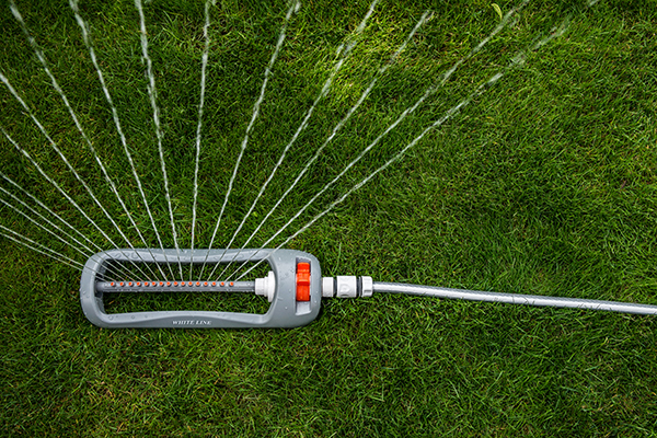 Compact Oscillating Sprinkler White Line Garden Hose Pipe DIY Workshop Accessory