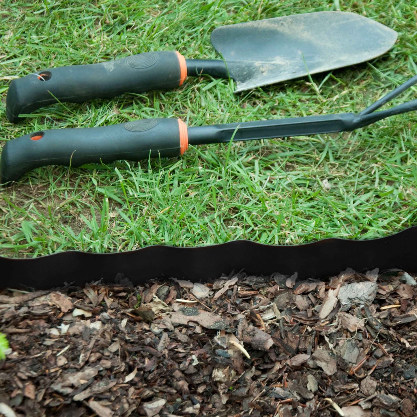 Wavy Plastic Garden Lawn Edging, H=20CM, L=9M, Black for Home and Garden Use