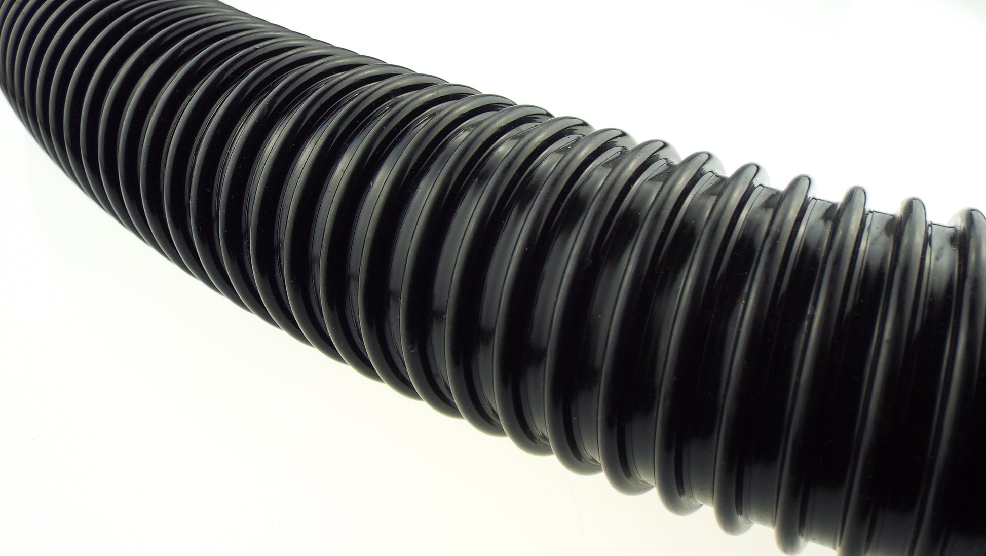 AP Supplies Corrugated Pipe 1.25" (32mm) with 2 x Double Wire Clips Set - 5m + 2x double wire