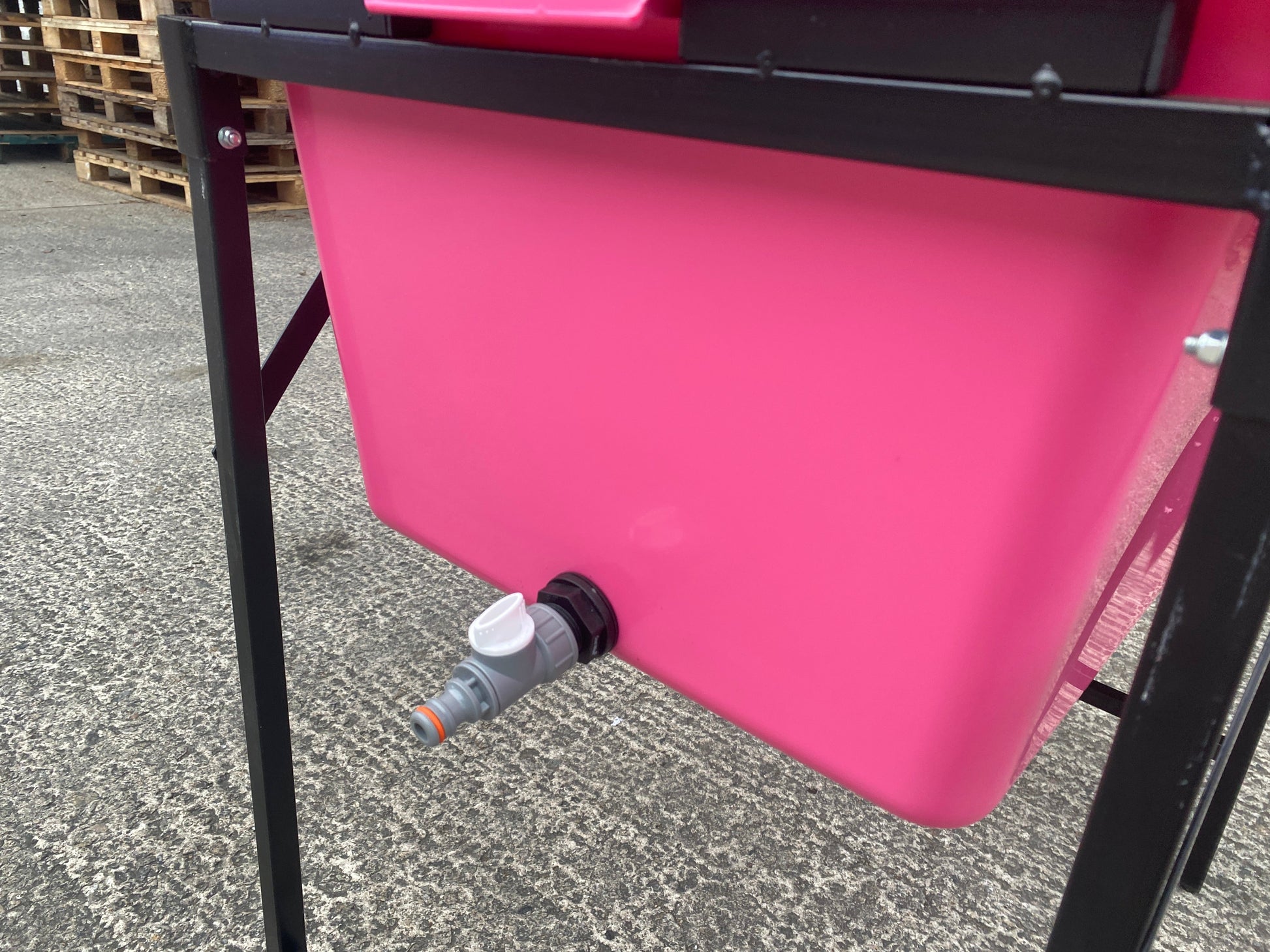 AP Supplies Pink Dog Bath with Drain Valve (WL) and Stand