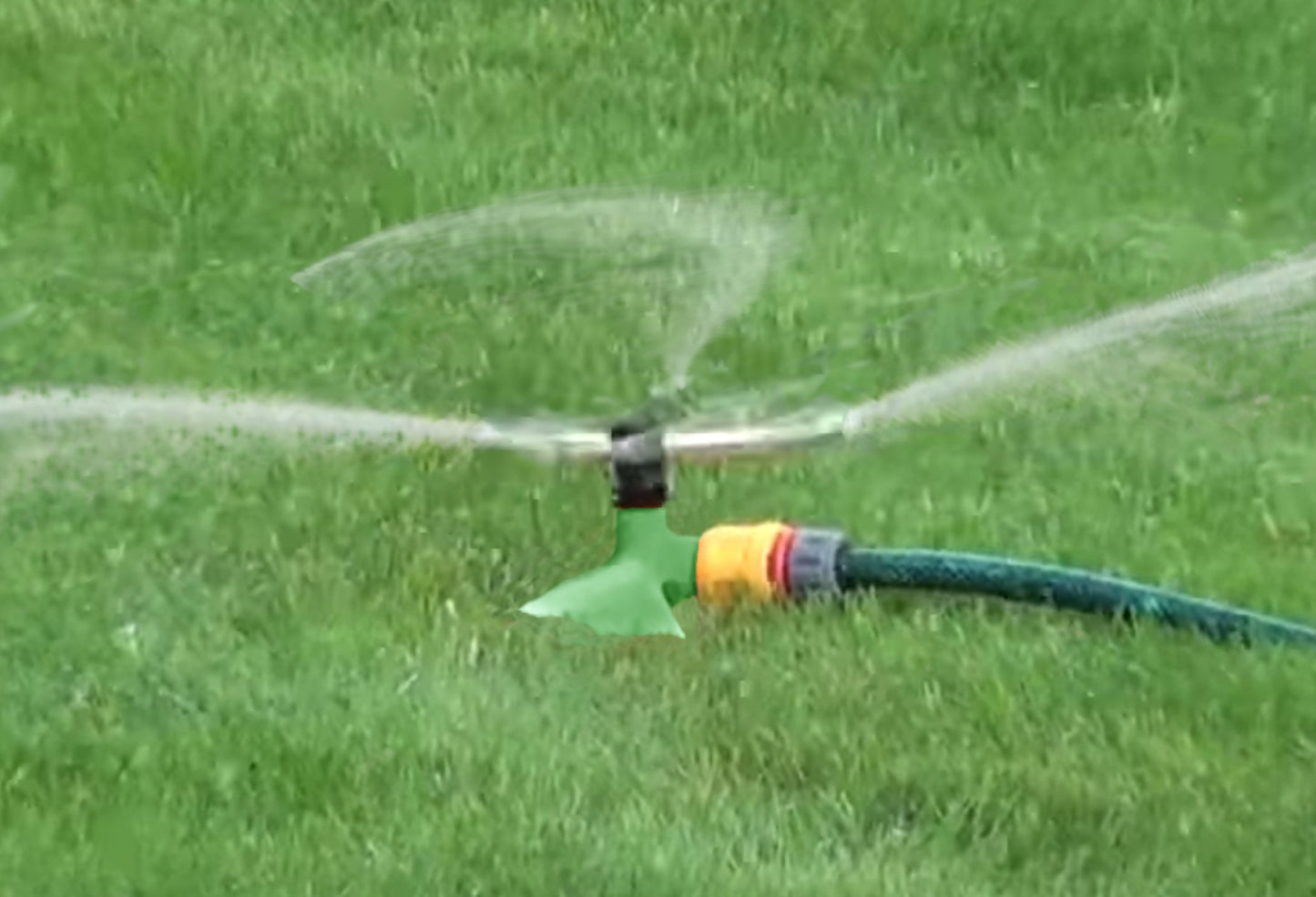 3-Arm Revolving Sprinkler Green Leaf Outdoor Watering Kit Outdoor Hose Accessory